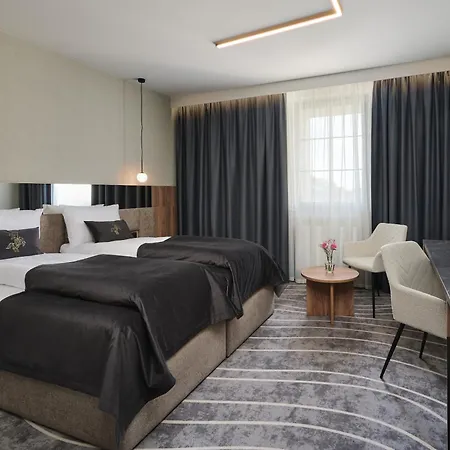 Hotell Hotel Zator 4*